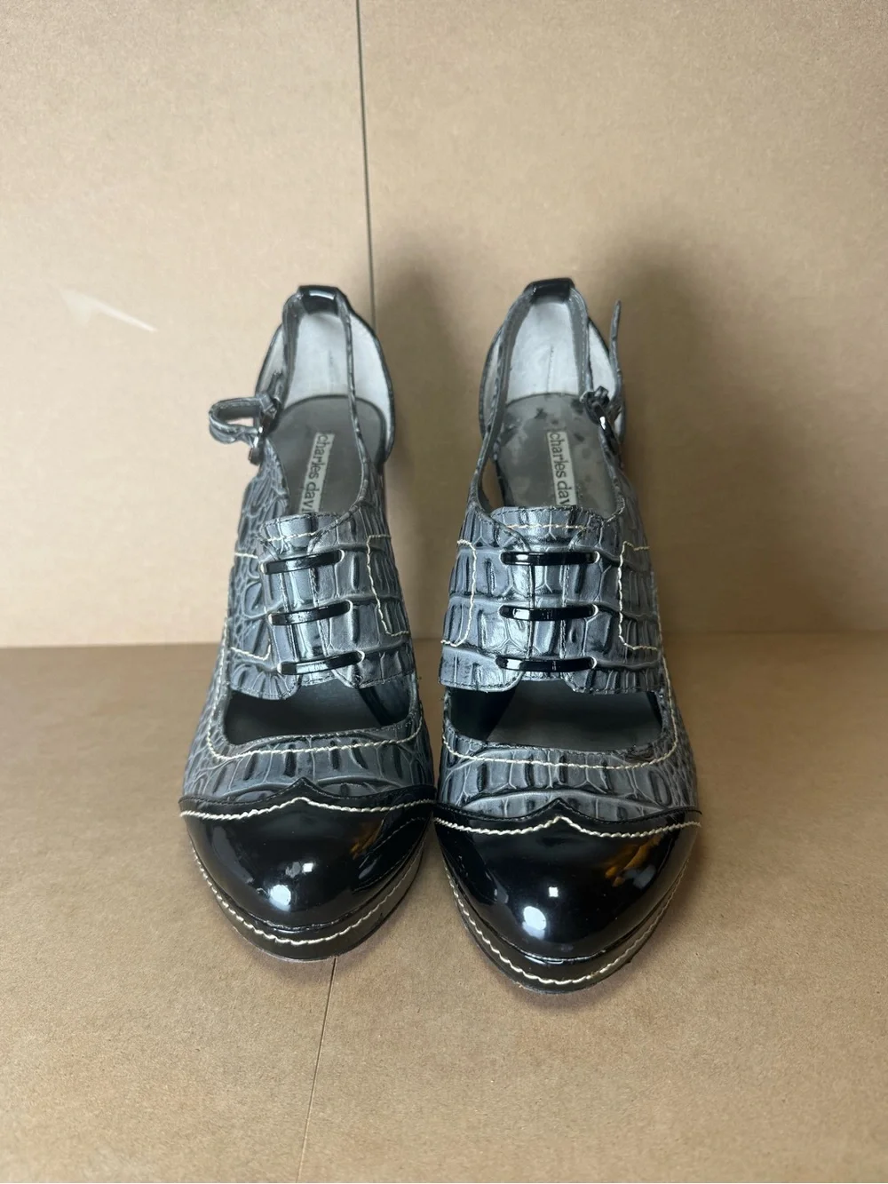 Charles David Vintage Crocodile Embossed Leather Black Gray Heels Size 9